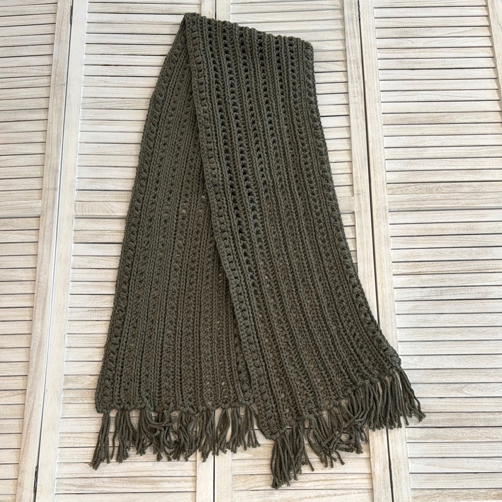 Chunky Knit Olive Green Scarf